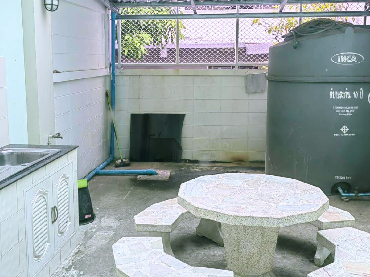 Shop HouseSriracha Laem Chabang Ban Bueng : For Sale: 3-Story Commercial Building Near Sukhumvit Road, Soi Kao Kilo, Close to St. Paul Convent School