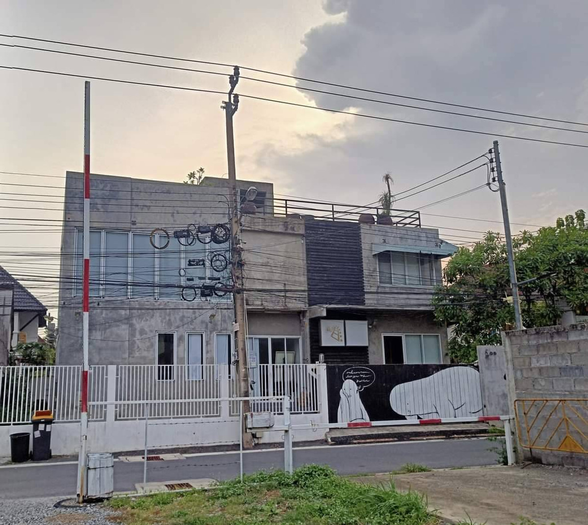 For RentHome OfficeOnnut, Udomsuk : HR2936 Home office for rent Soi Wachiratham Sathit Suitable for a home office, Production House Studio airbnb Hostel