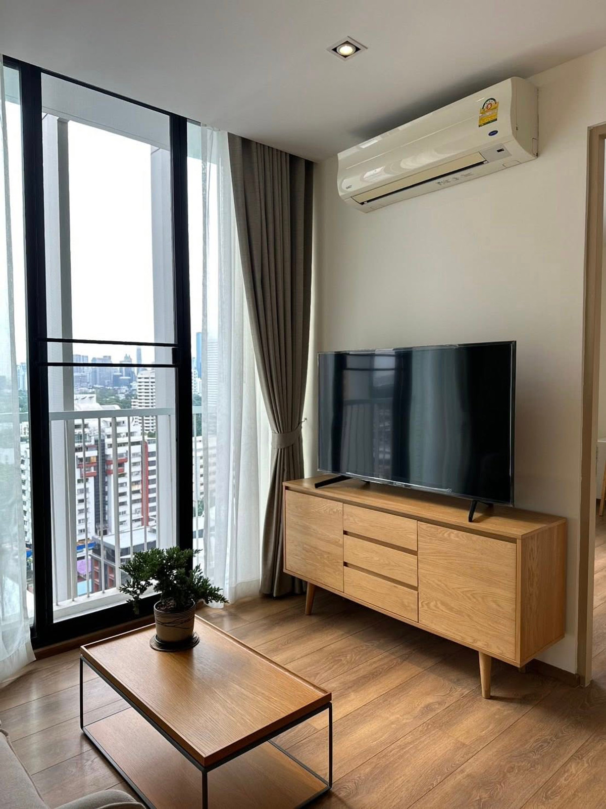 For RentCondoSukhumvit, Asoke, Thonglor : For rent Park 24 2bed 1bath  60 sq.m. 50k