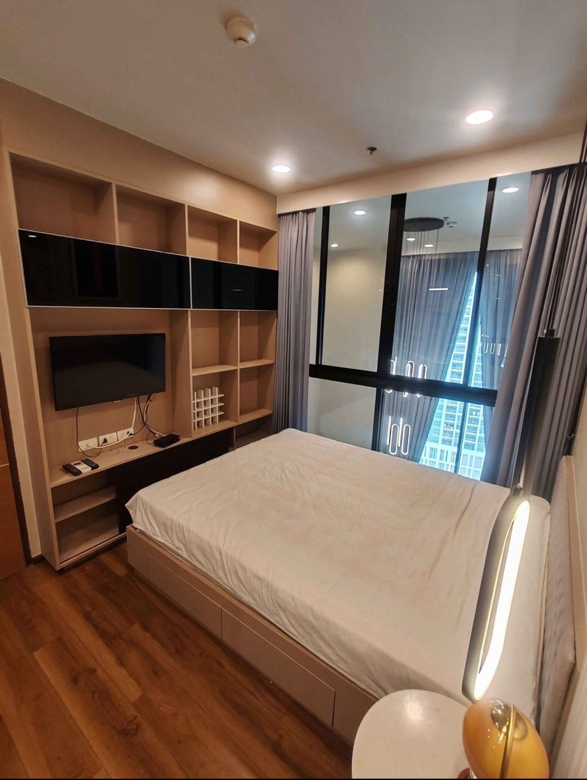 ให้เช่าคอนโดสะพานควาย จตุจักร : ★ Onyx Phaholyothin ★ 44 ตรม.,ชั้น 21 duplex type (1 ห้องนอน 1 ห้องน้ำ), ★ใกล้ BTS สะพานควาย ★ใกล้บิ๊กซี สะพานควาย, Villa Market, JJ Mall, สวนจตุจักร★ สิ่งอำนวยความสะดวกมากมาย★ เครื่องใช้ไฟฟ้าครบครัน★ 