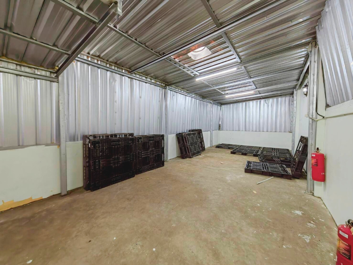 Shop HouseSriracha Laem Chabang Ban Bueng : For Sale: 3-Story Commercial Building Near Sukhumvit Road, Soi Kao Kilo, Close to St. Paul Convent School