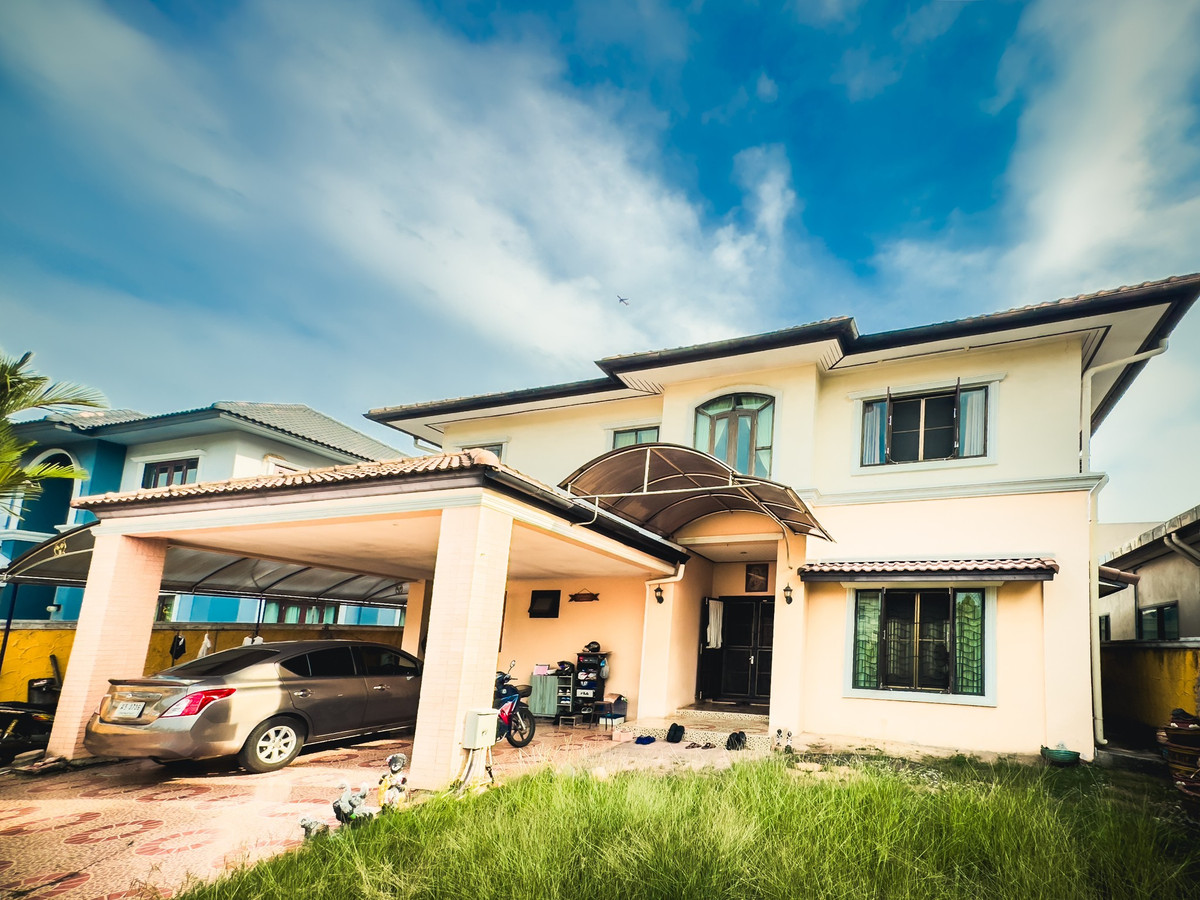 For SaleHouseMin Buri, Romklao : 88595 - Single house for sale. Natural Ville Romklao has a Tropical Garden style that is beautiful, airy, comfortable, and easily ventilated.