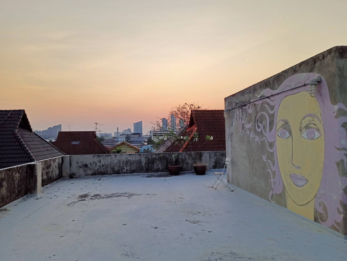 For RentHome OfficeOnnut, Udomsuk : HR2936 Home office for rent Soi Wachiratham Sathit Suitable for a home office, Production House Studio airbnb Hostel