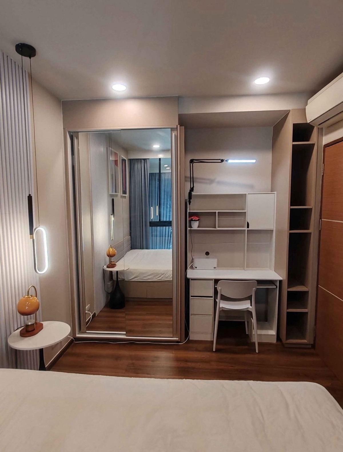 ให้เช่าคอนโดสะพานควาย จตุจักร : ★ Onyx Phaholyothin ★ 44 ตรม.,ชั้น 21 duplex type (1 ห้องนอน 1 ห้องน้ำ), ★ใกล้ BTS สะพานควาย ★ใกล้บิ๊กซี สะพานควาย, Villa Market, JJ Mall, สวนจตุจักร★ สิ่งอำนวยความสะดวกมากมาย★ เครื่องใช้ไฟฟ้าครบครัน★ 