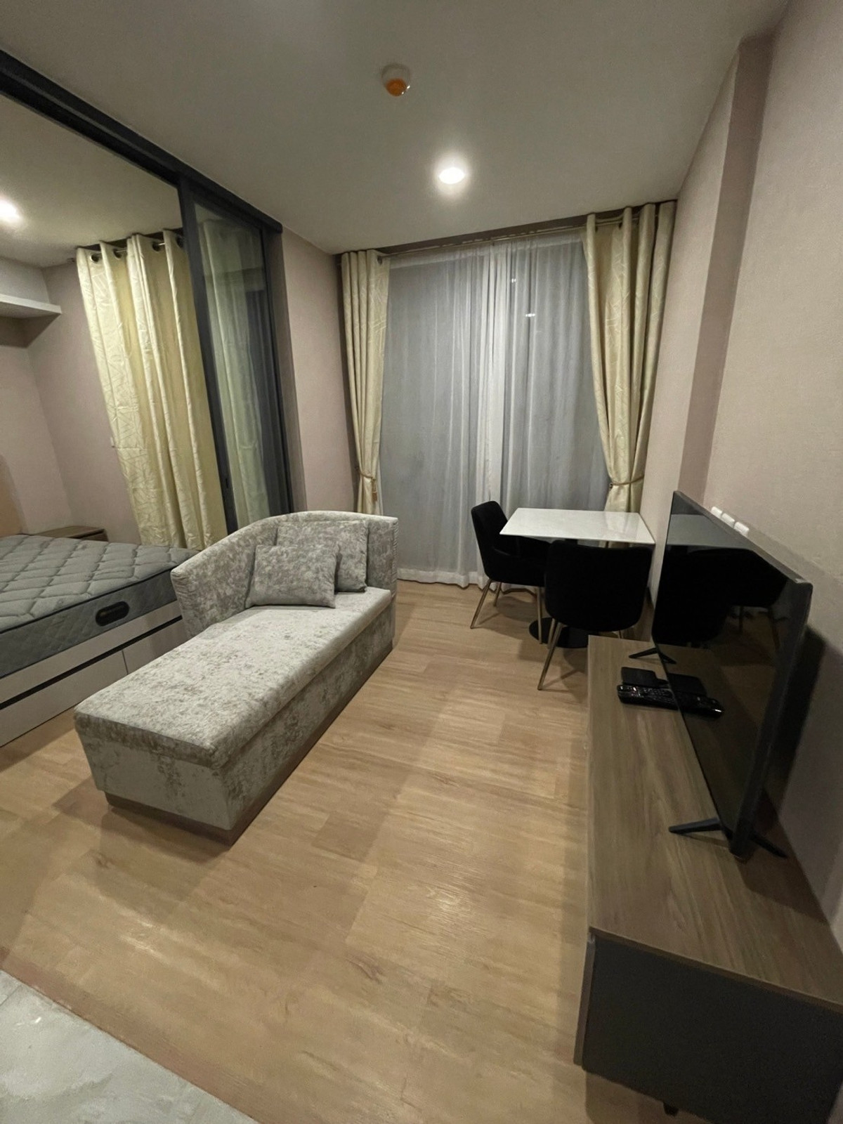 CondoRama9, Petchburi, RCA : 92242 - Condo for sale and rent, ready to move in, near Bangkok Hospital, Condo LLOYD SOONVIJAI-THONGLOR (Lloyd Research Center-Thonglor)