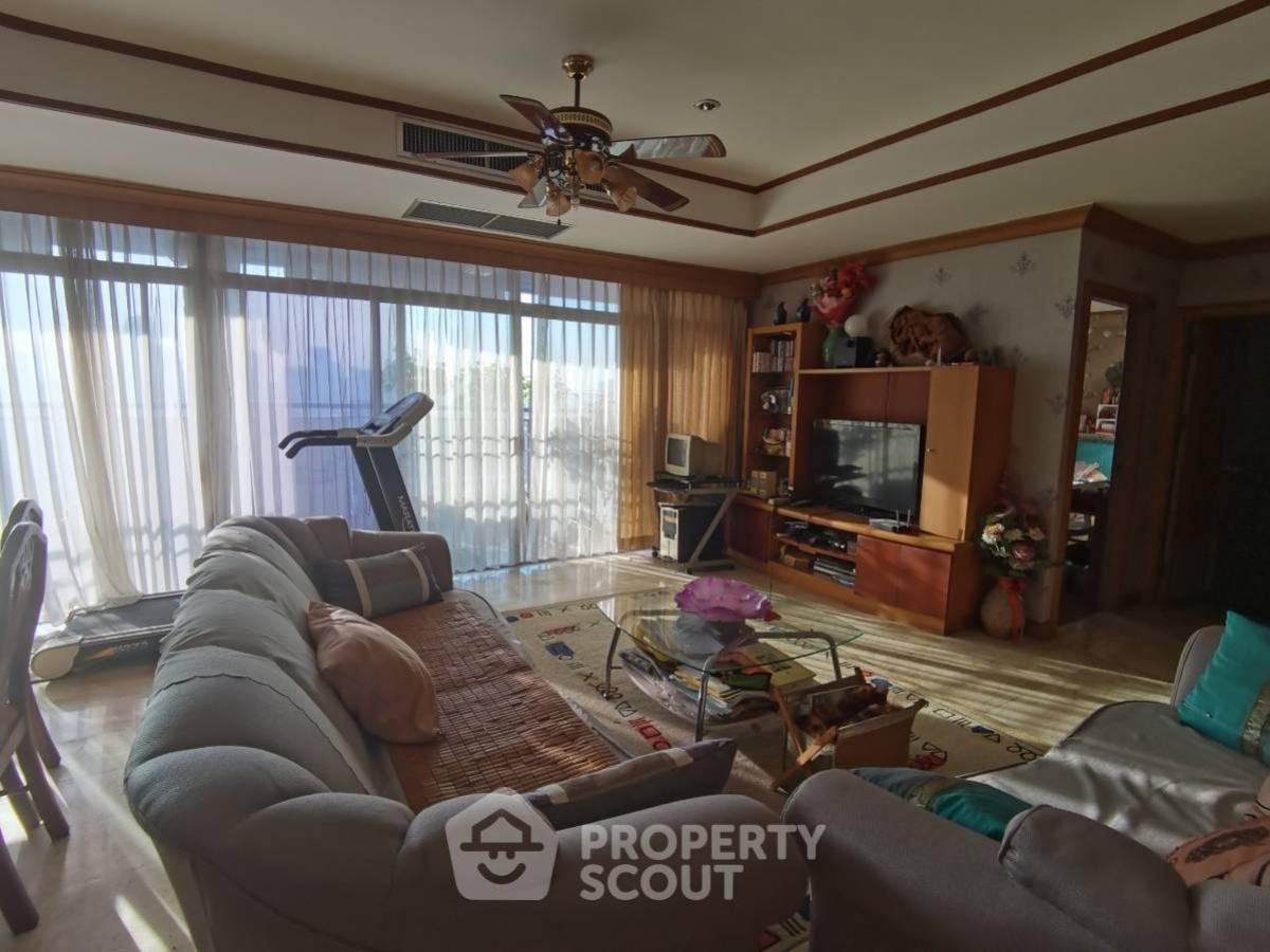 For RentCondoSukhumvit, Asoke, Thonglor : 4-BR Condo at Monterey Place Sukhumvit 16 near MRT Queen Sirikit National Convention Centre