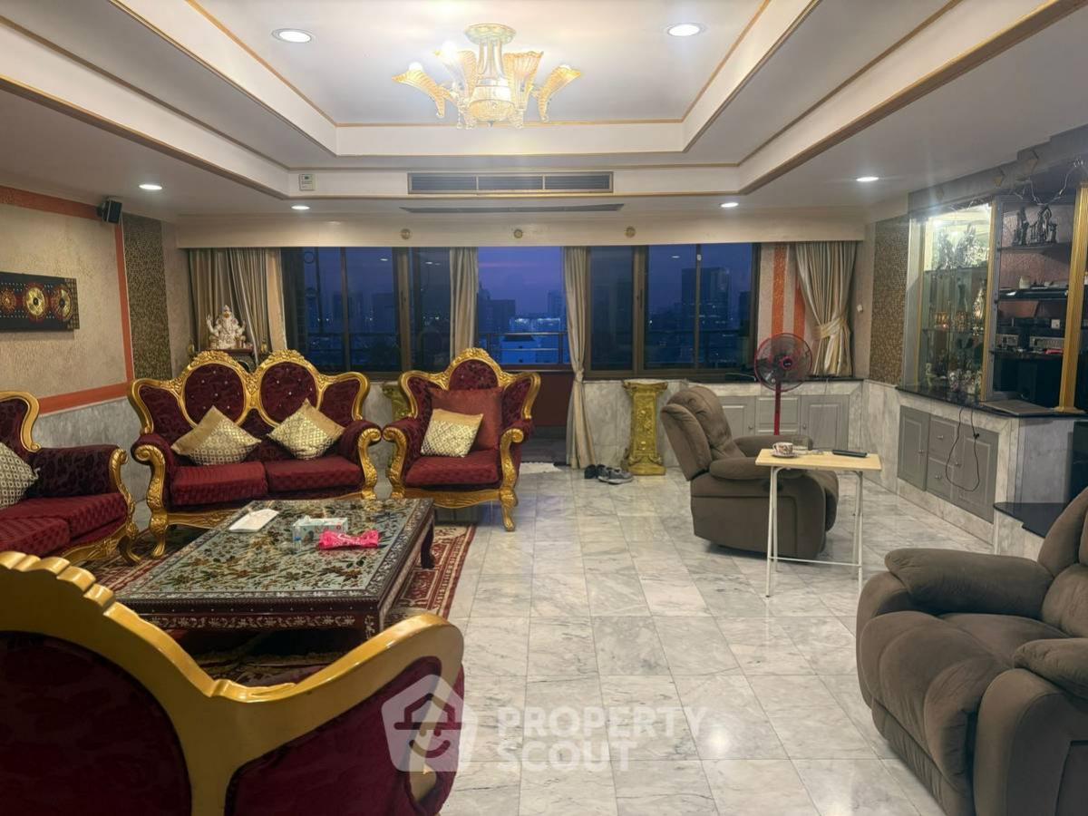 ให้เช่าคอนโดสุขุมวิท อโศก ทองหล่อ : คอนโด 4-ห้องนอน ที่ โอเรียลเต็ล ทาวเวอร์ คอนโดมิเนียม ใกล้ BTS เอกมัย