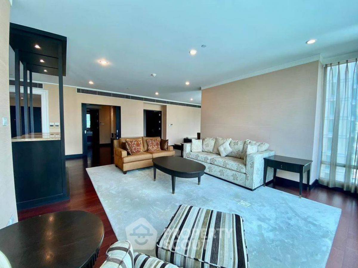 For RentCondoWitthayu, Chidlom, Langsuan, Ploenchit : 4-BR Condo at The Park Chidlom near BTS Chit Lom