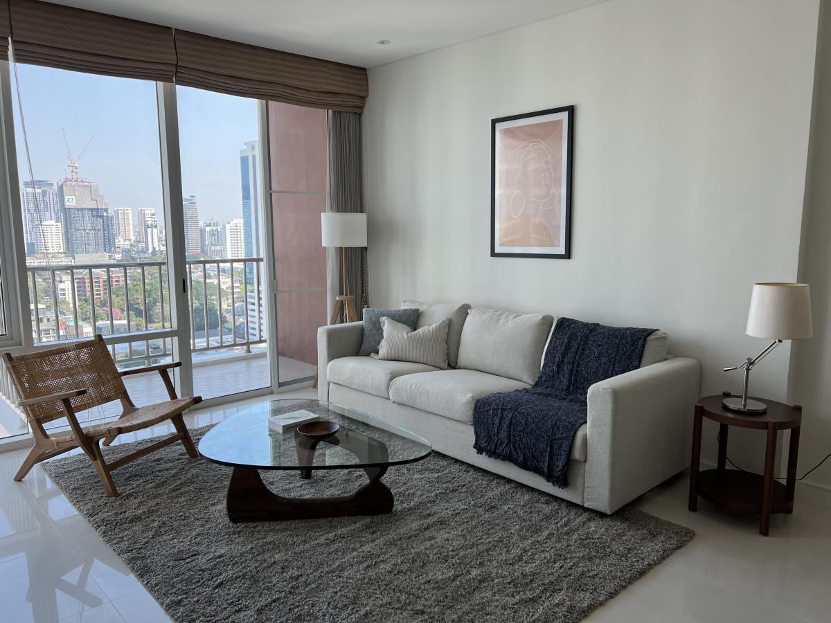 For RentCondoSukhumvit, Asoke, Thonglor : 03/04/2026, Luxury condo Fullerton 2 bedrooms 96 sq.m. in the heart of Ekkamai, near BTS starting at 72,000 baht/monthwith a swimming pool, fitness center, and 24-hour security to make your life easier! 0642748883
