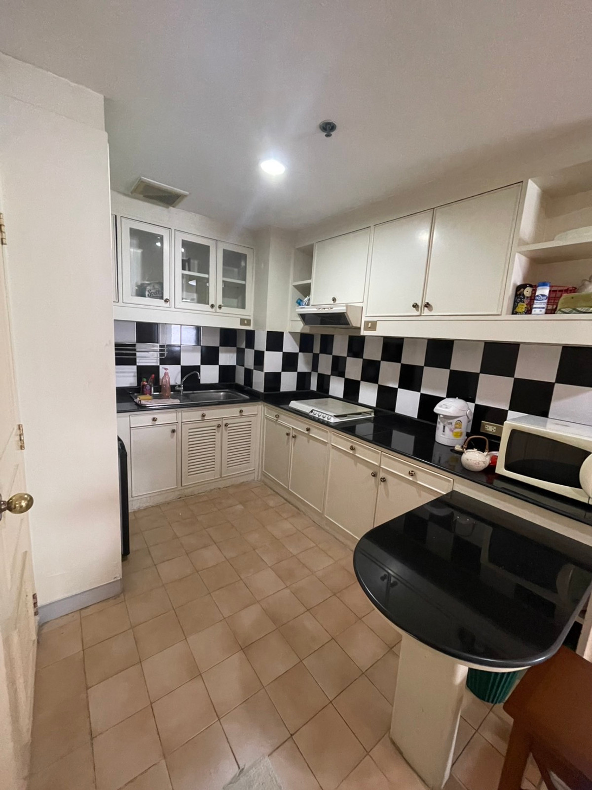 For SaleCondoKhlongtoei, Kluaynamthai : Moon Tower Condominium / Spacious unit near BTS Thong Lo, best price in the project. / 2 Bed 142 sq.m.Tel 0937890899