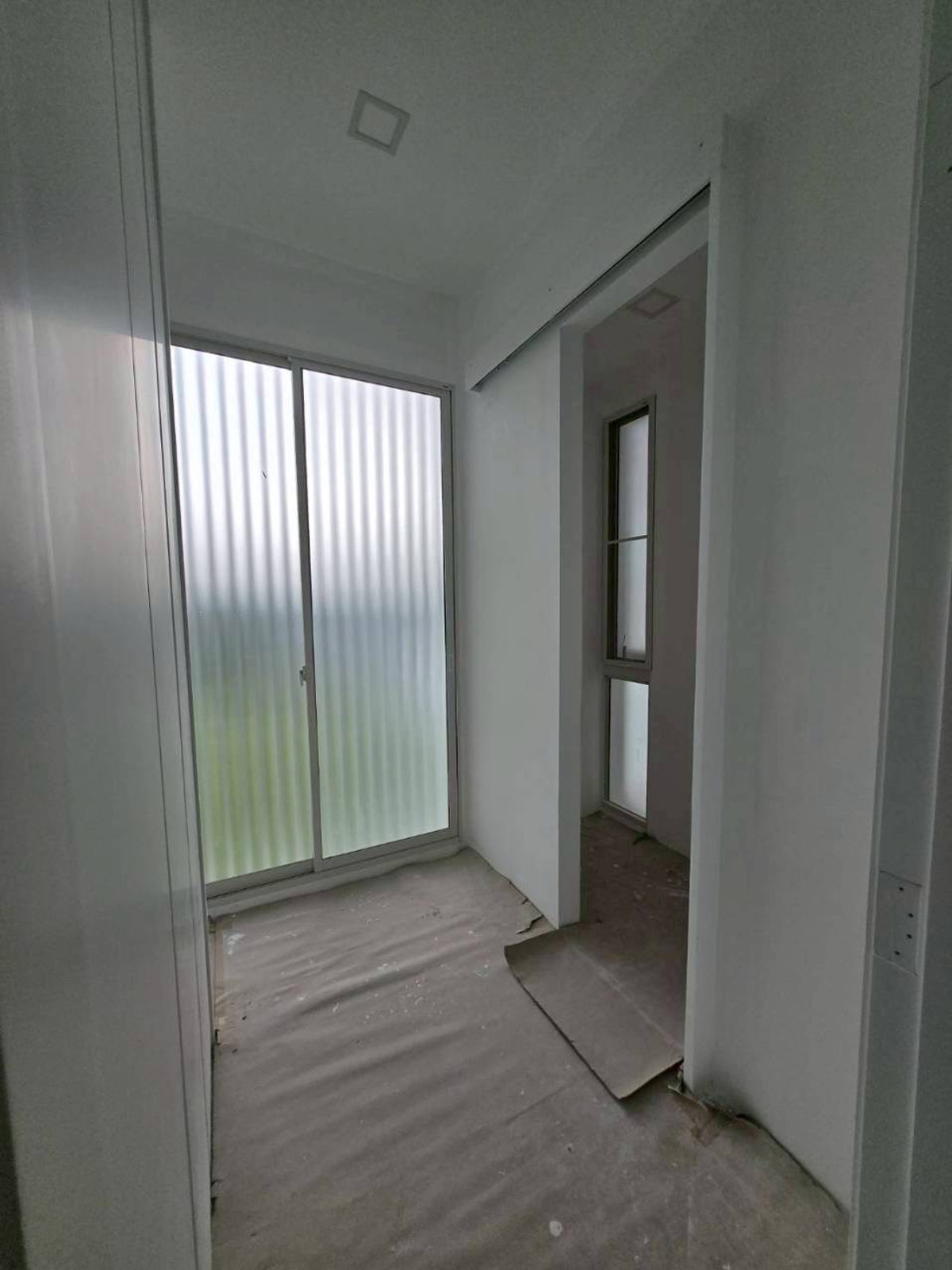 For SaleHouseBangna, Bearing, Lasalle : ✨Super luxury modern minimal-style detached house for sale at Vive Bangna. It features 4 bedrooms with a spacious area of 354 sq.m., uniquely characterized by its all-white design throughout the house.