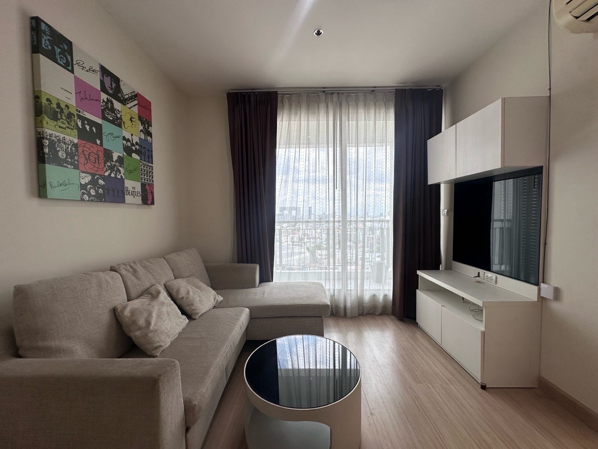 For RentCondoLadprao, Central Ladprao : For rent, 1 bedroom, 45 sq m, next to the road, near the mall, convenient travel, good view, price 16,500 baht, make an appointment to view 0808144488.