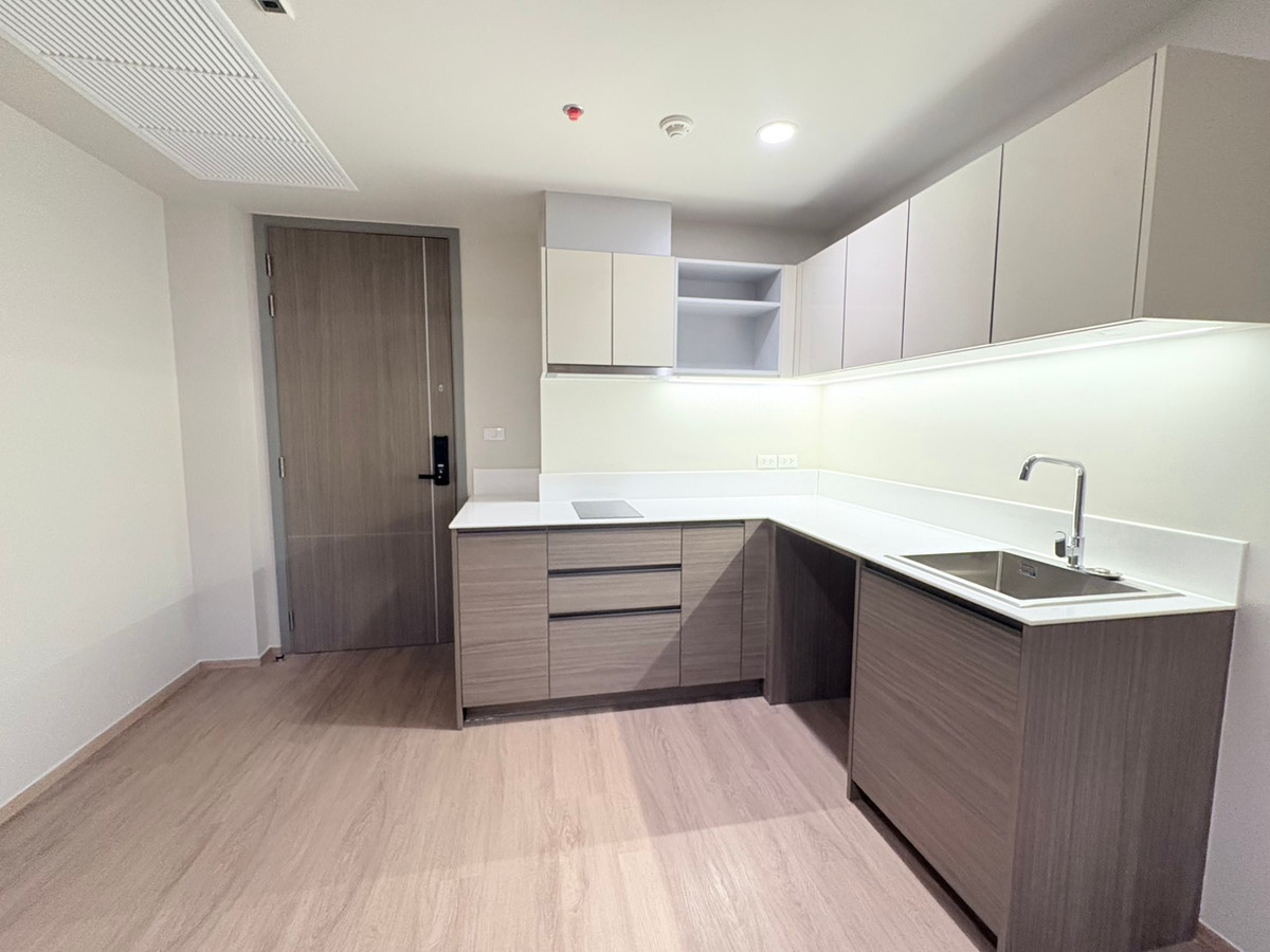 For SaleCondoSathorn, Narathiwat : 𝐓𝐇𝐄 𝐈𝐒𝐒𝐀𝐑𝐀 𝐒𝐀𝐓𝐇𝐎𝐑𝐍 Condo that meets the needs of simple living. Relax like youre surrounded by nature, ready to live in the heart of Sathorn.