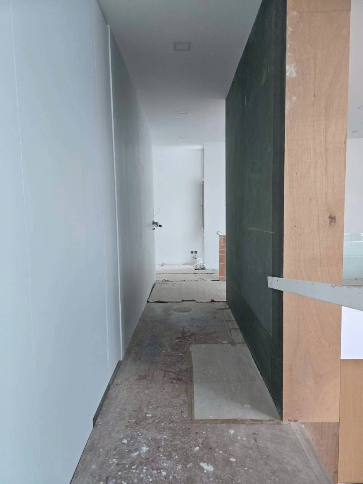 For SaleHouseBangna, Bearing, Lasalle : ✨Super luxury modern minimal-style detached house for sale at Vive Bangna. It features 4 bedrooms with a spacious area of 354 sq.m., uniquely characterized by its all-white design throughout the house.