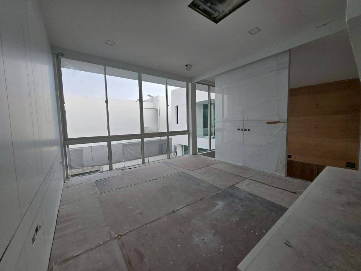 For SaleHouseBangna, Bearing, Lasalle : ✨Super luxury modern minimal-style detached house for sale at Vive Bangna. It features 4 bedrooms with a spacious area of 354 sq.m., uniquely characterized by its all-white design throughout the house.