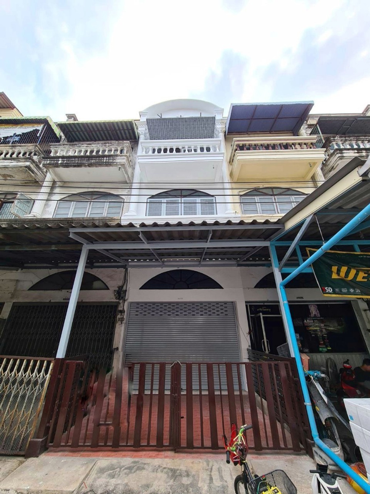 ขายอาคารพาณิชย์นนทบุรี บางใหญ่ บางบัวทอง : 88982 - ขาย อาคารพาณิชย์ใกล้เซ็นทรัลเวสเกตใกล้ตลาดบางใหญ่ ใกล้โรงเรียนเฉลิมพระเกียรติ 3.5 ชั้น ซอยบางใหญ่ซิตี้ 11