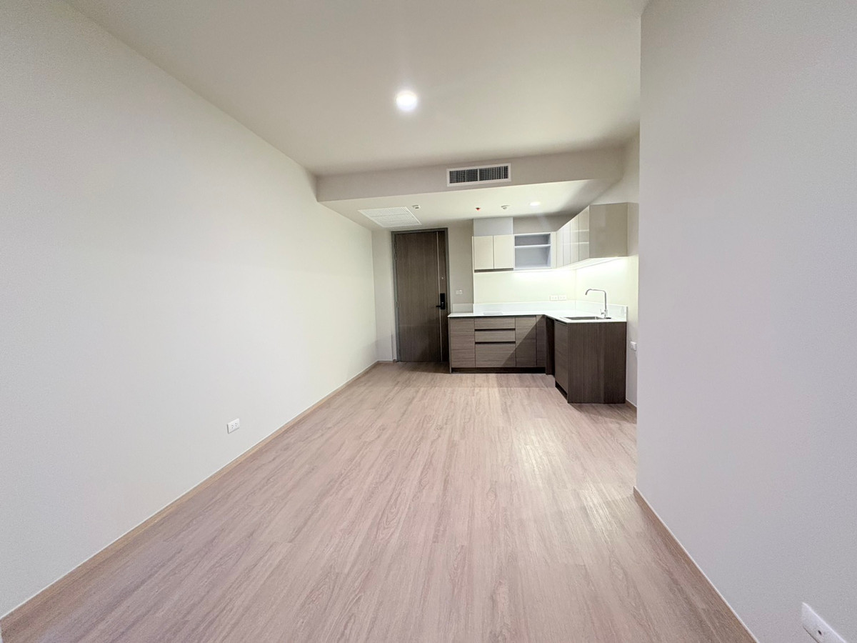 For SaleCondoSathorn, Narathiwat : 𝐓𝐇𝐄 𝐈𝐒𝐒𝐀𝐑𝐀 𝐒𝐀𝐓𝐇𝐎𝐑𝐍 Condo that meets the needs of simple living. Relax like youre surrounded by nature, ready to live in the heart of Sathorn.