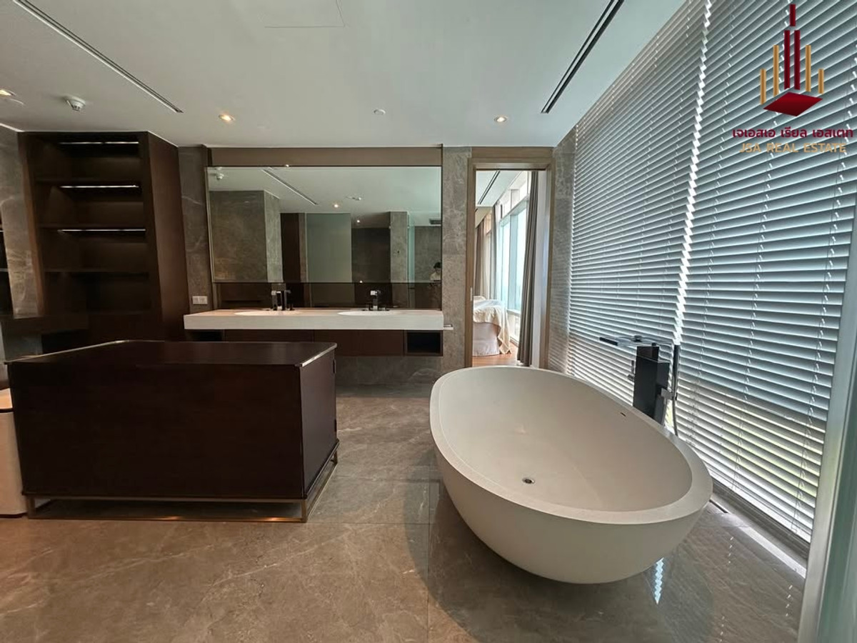 For SaleCondoWitthayu, Chidlom, Langsuan, Ploenchit : ✨ For Sale: 185 Rajadamri Condo ✨ 💰 Only 165,000,000 THB