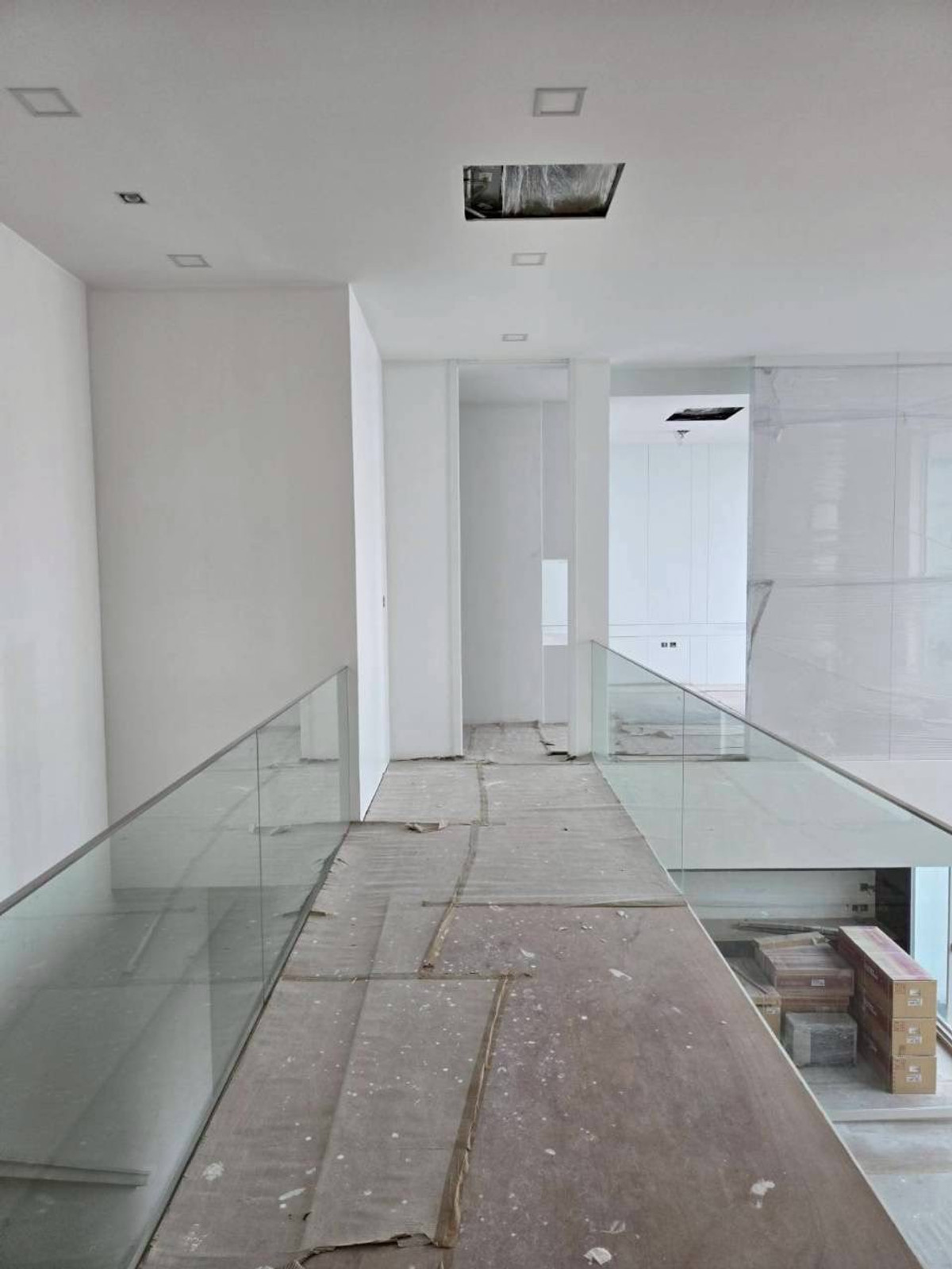 For SaleHouseBangna, Bearing, Lasalle : ✨Super luxury modern minimal-style detached house for sale at Vive Bangna. It features 4 bedrooms with a spacious area of 354 sq.m., uniquely characterized by its all-white design throughout the house.