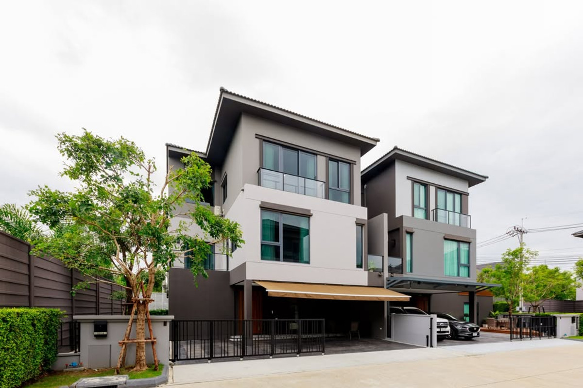 ให้เช่าบ้านบางนา แบริ่ง ลาซาล : บ้านกลางเมือง The Edition บางนา วิวทะเลสาบ 4 bedroom พร้อมอยู่