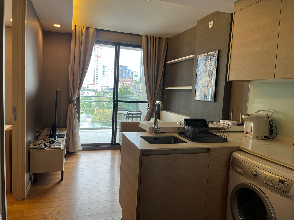 ขายคอนโดสุขุมวิท อโศก ทองหล่อ : Via Botani / Low Rise ย่านพร้อมพงษ์ ราคาดีที่สุดในโครงการ / 1 ห้องนอน 37 ตร.ม.โทร 0937890899