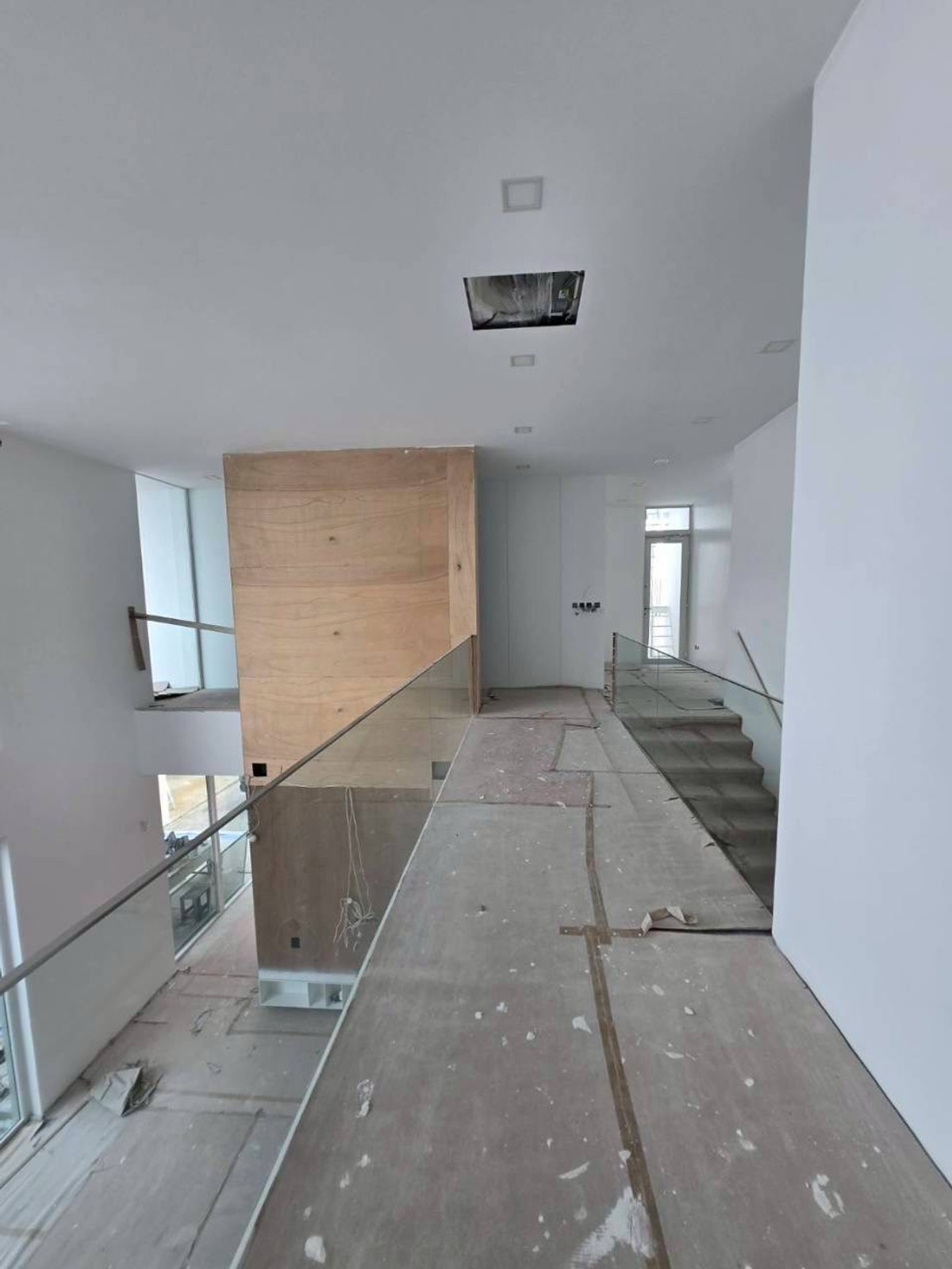 For SaleHouseBangna, Bearing, Lasalle : ✨Super luxury modern minimal-style detached house for sale at Vive Bangna. It features 4 bedrooms with a spacious area of 354 sq.m., uniquely characterized by its all-white design throughout the house.