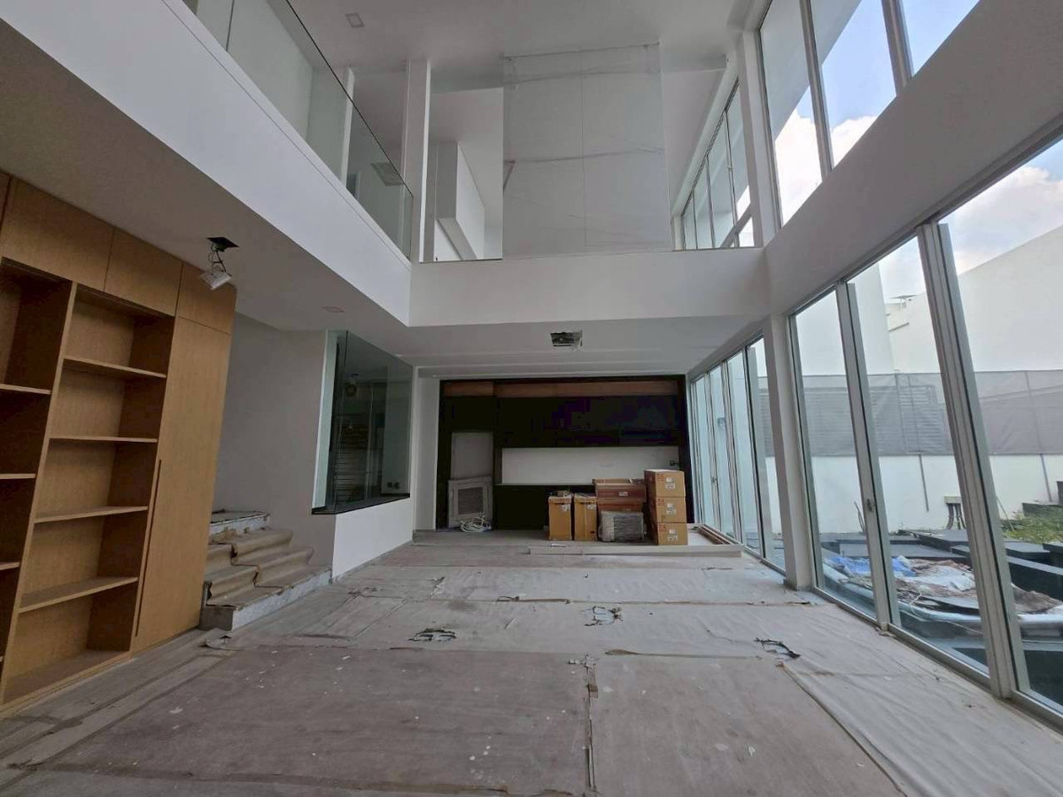 For SaleHouseBangna, Bearing, Lasalle : ✨Super luxury modern minimal-style detached house for sale at Vive Bangna. It features 4 bedrooms with a spacious area of 354 sq.m., uniquely characterized by its all-white design throughout the house.