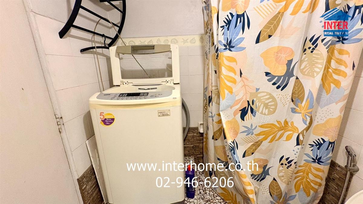 For SaleCondoRatchadapisek, Huaikwang, Suttisan : Condominium 27.1 sq m. Family Ratchada, near MRT Sutthisan, Soi Inthamara 41, Inthamara Road, Sutthisan Winitchai Road, Huai Khwang District, Bangkok.