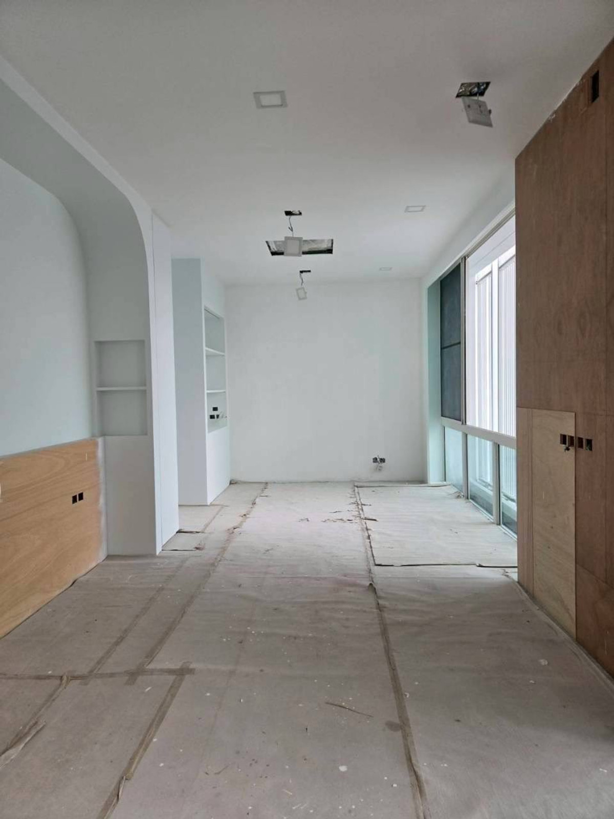 For SaleHouseBangna, Bearing, Lasalle : ✨Super luxury modern minimal-style detached house for sale at Vive Bangna. It features 4 bedrooms with a spacious area of 354 sq.m., uniquely characterized by its all-white design throughout the house.