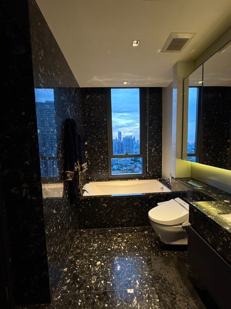 For RentCondoSukhumvit, Asoke, Thonglor : 🔥Urgent Rental🔥 Beatniq Sukhumvit 32, luxuriously decorated, fully furnished, ready to move in, near BTS Thonglor.