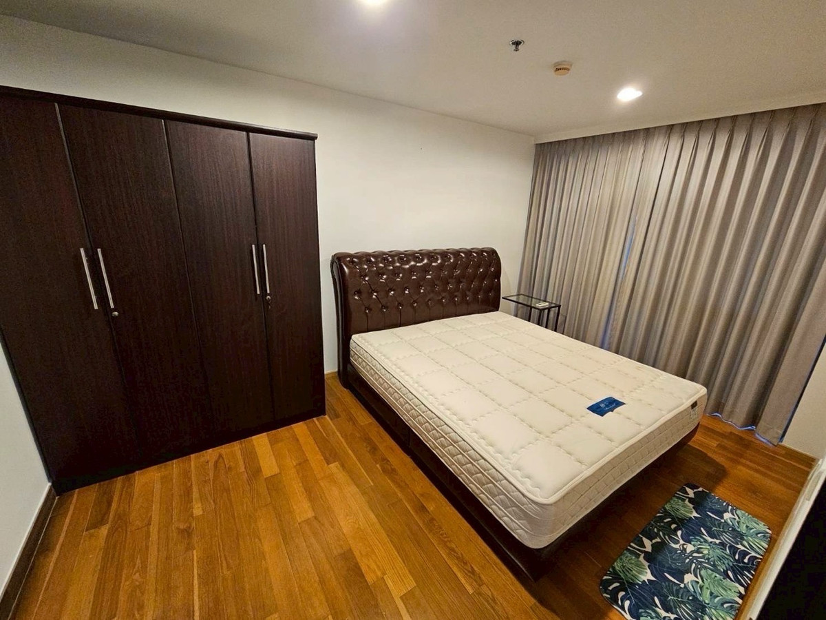 For SaleCondoLadprao, Central Ladprao : For sale, 1 bedroom, large room, great value, 45 sq m, price 3.5 MB, its worth it to live in or rent out, close to BTS 5 intersection, make an appointment to view 0808144488