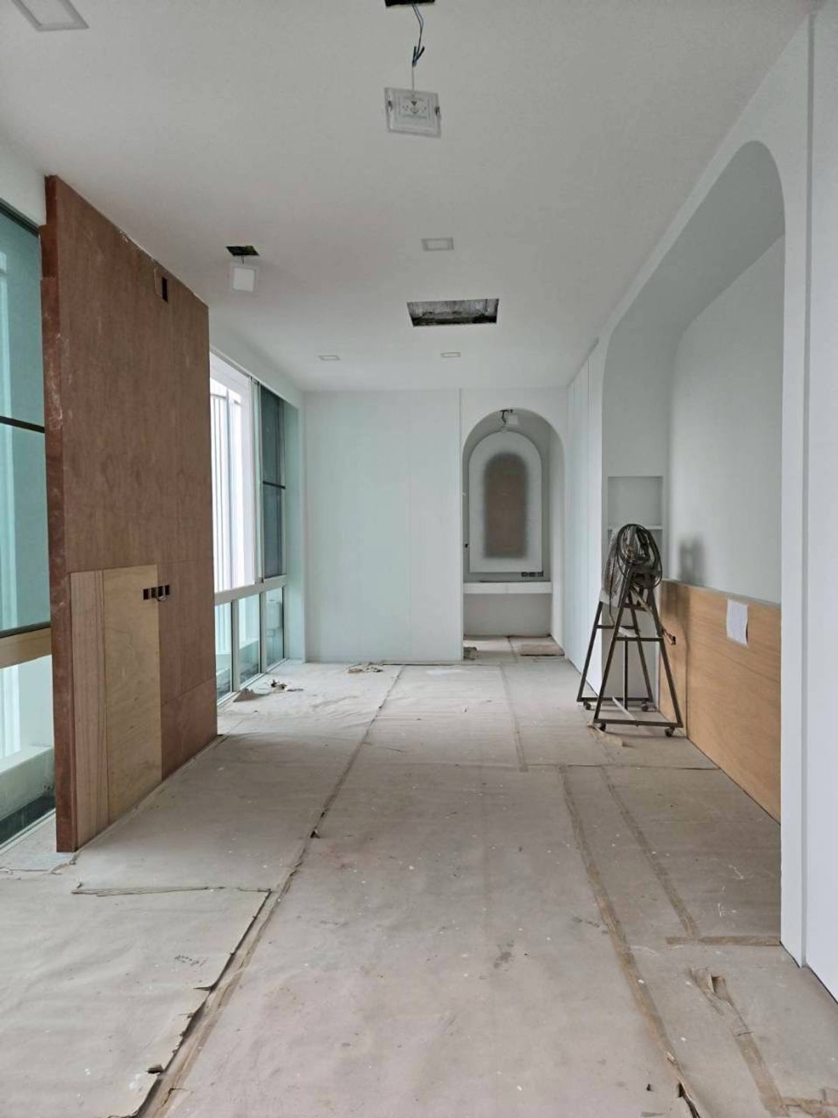 For SaleHouseBangna, Bearing, Lasalle : ✨Super luxury modern minimal-style detached house for sale at Vive Bangna. It features 4 bedrooms with a spacious area of 354 sq.m., uniquely characterized by its all-white design throughout the house.