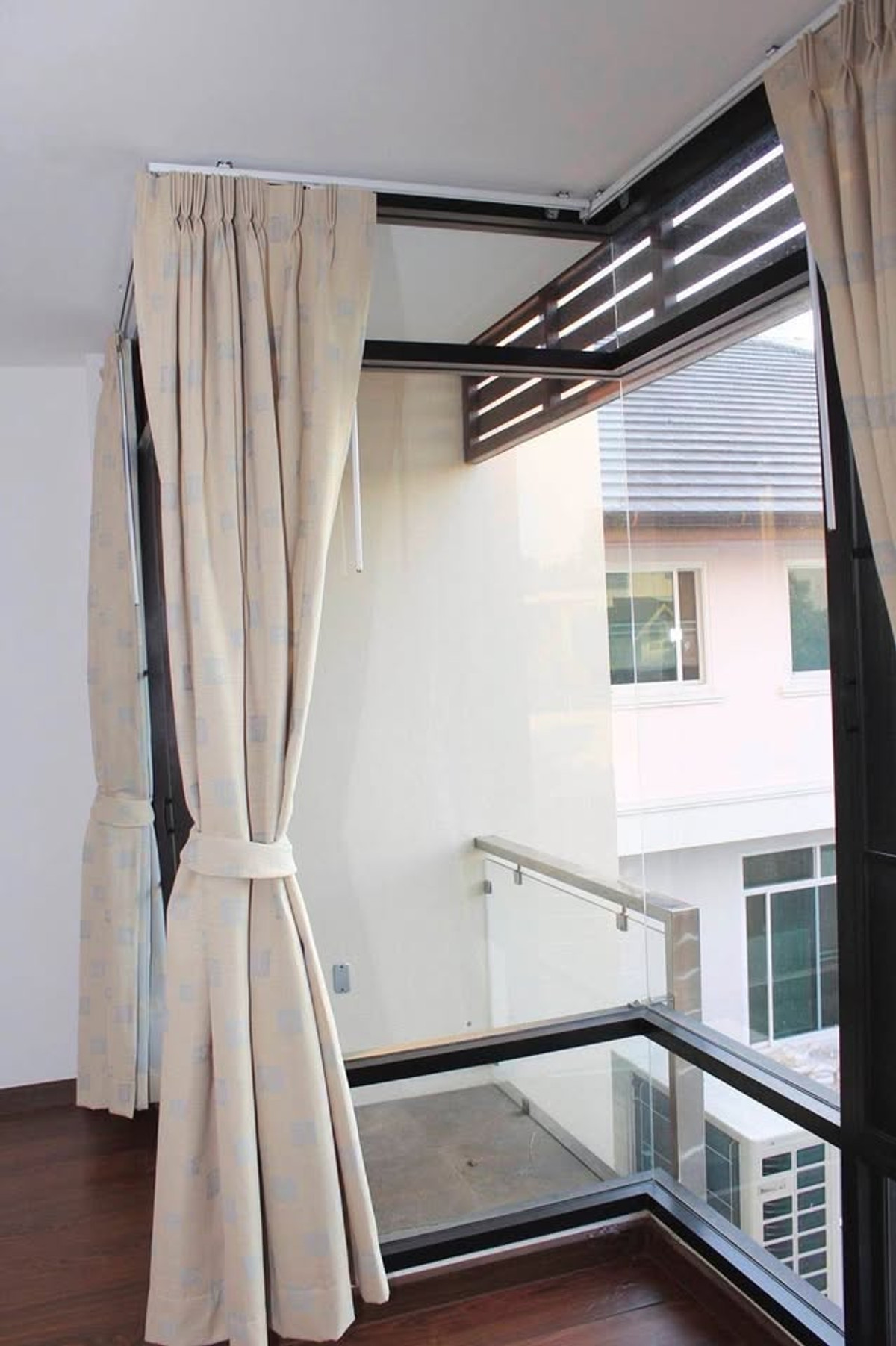 ให้เช่าทาวน์โฮมอารีย์ อนุสาวรีย์ : HR2970ให้เช่าโฮมออฟฟิศ 3 ชั้น สไตล์โมเดิร์น ซอยพหลโยธิน7 ใกล้BTS อารีย์ เหมาะอยู่อาศัย หรือทำออฟฟิศ