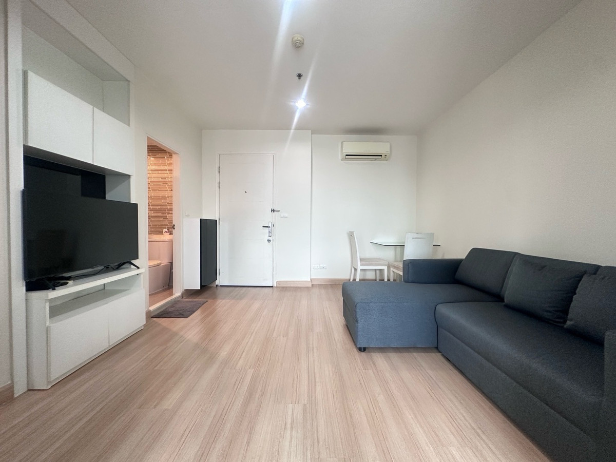 For RentCondoLadprao, Central Ladprao : For rent, beautiful view, bright room, 40 sq m, 1 bedroom, good price 15,000 baht, not noisy, quiet, contact 0808144488