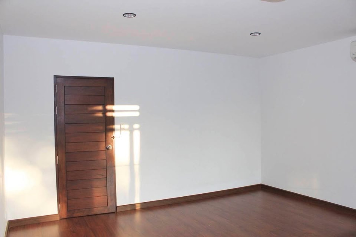 ให้เช่าทาวน์โฮมอารีย์ อนุสาวรีย์ : HR2970ให้เช่าโฮมออฟฟิศ 3 ชั้น สไตล์โมเดิร์น ซอยพหลโยธิน7 ใกล้BTS อารีย์ เหมาะอยู่อาศัย หรือทำออฟฟิศ