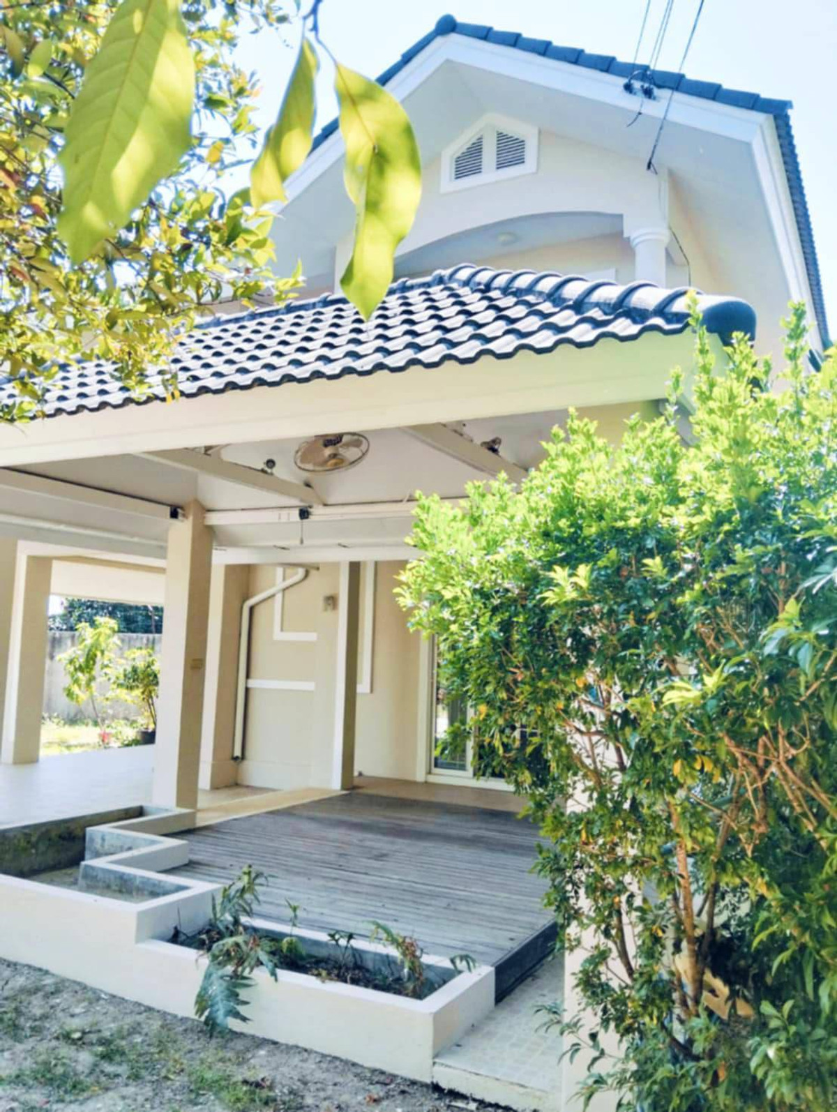 บ้านเชียงใหม่ : 92173 - ขาย/ให้เช่าบ้านเดี่ยว 2 ชั้น บ้านสวย ทำเลดี ราคาคุ้มค่าในย่านนี้! บรรยากาศร่มรื่นย์ น่าอยู่สุดๆ! โครงการกาญจน์กนกวิลล์ 2 สันทราย เชียงใหม่