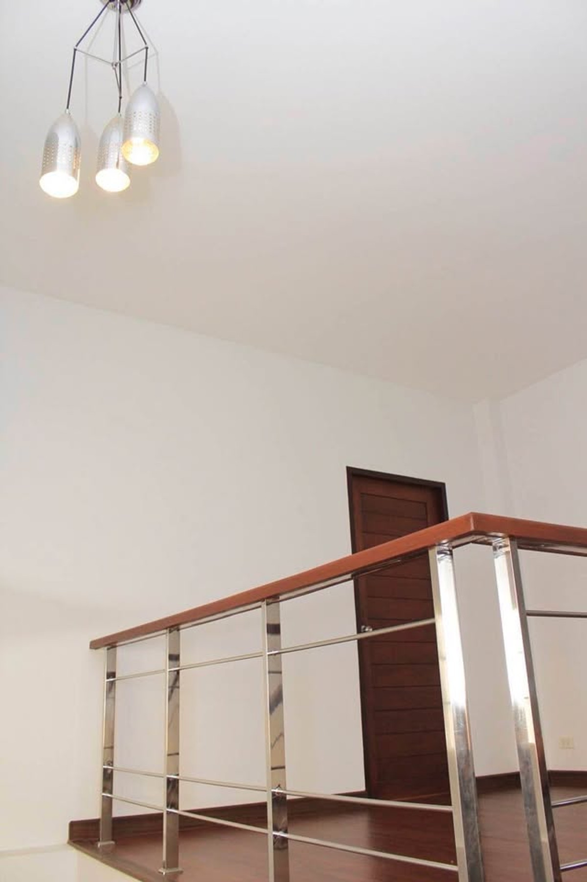 ให้เช่าทาวน์โฮมอารีย์ อนุสาวรีย์ : HR2970ให้เช่าโฮมออฟฟิศ 3 ชั้น สไตล์โมเดิร์น ซอยพหลโยธิน7 ใกล้BTS อารีย์ เหมาะอยู่อาศัย หรือทำออฟฟิศ