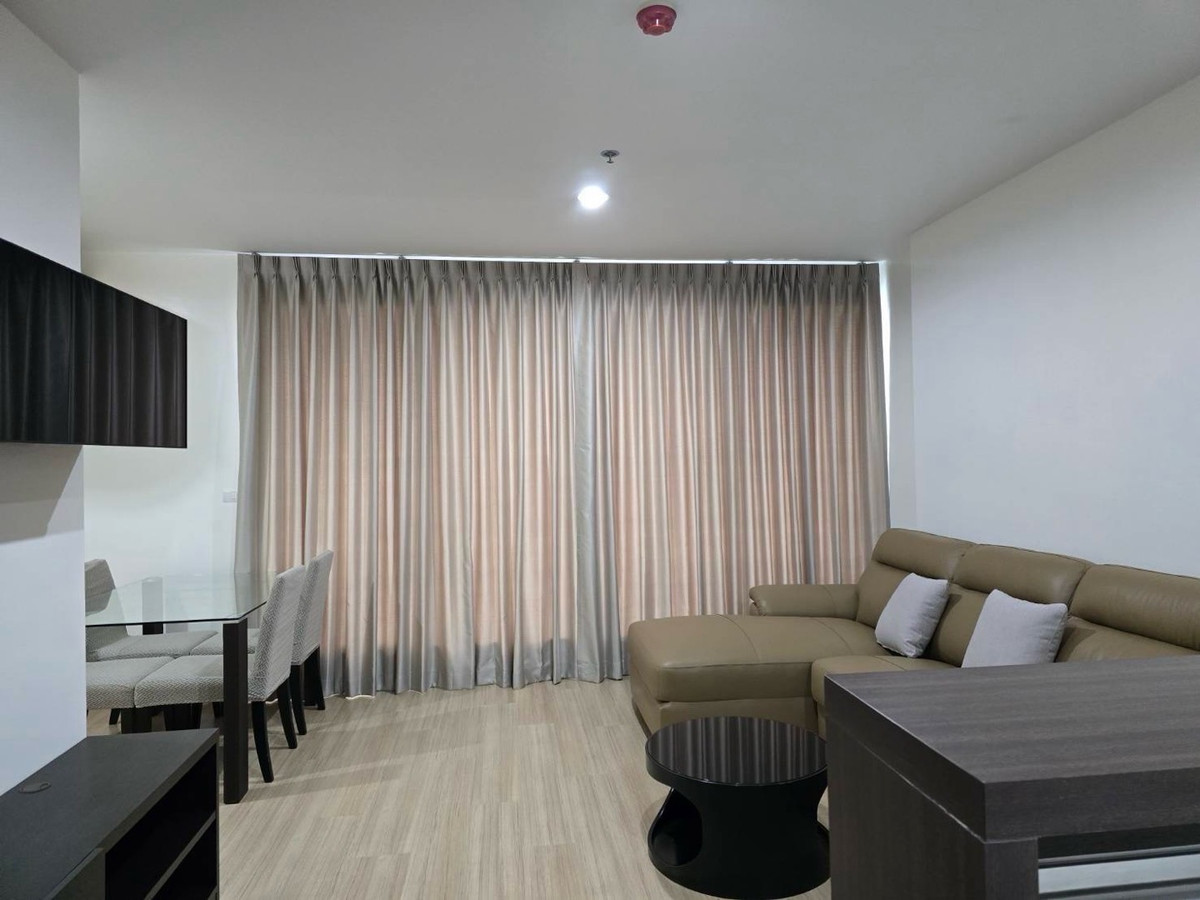 For RentCondoLadprao, Central Ladprao : For rent, 2 bedrooms, size 70 sq m, largest in the building, good price 27,000 baht, if interested, make an appointment to view 0808144488