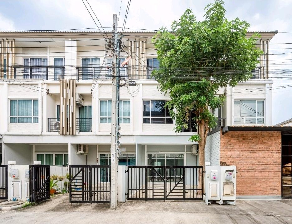 For SaleTownhomeNawamin, Ramindra : 《3-story house》Ready to move in, free furniture, near Lotus, 3 bedrooms, 3 bathrooms.