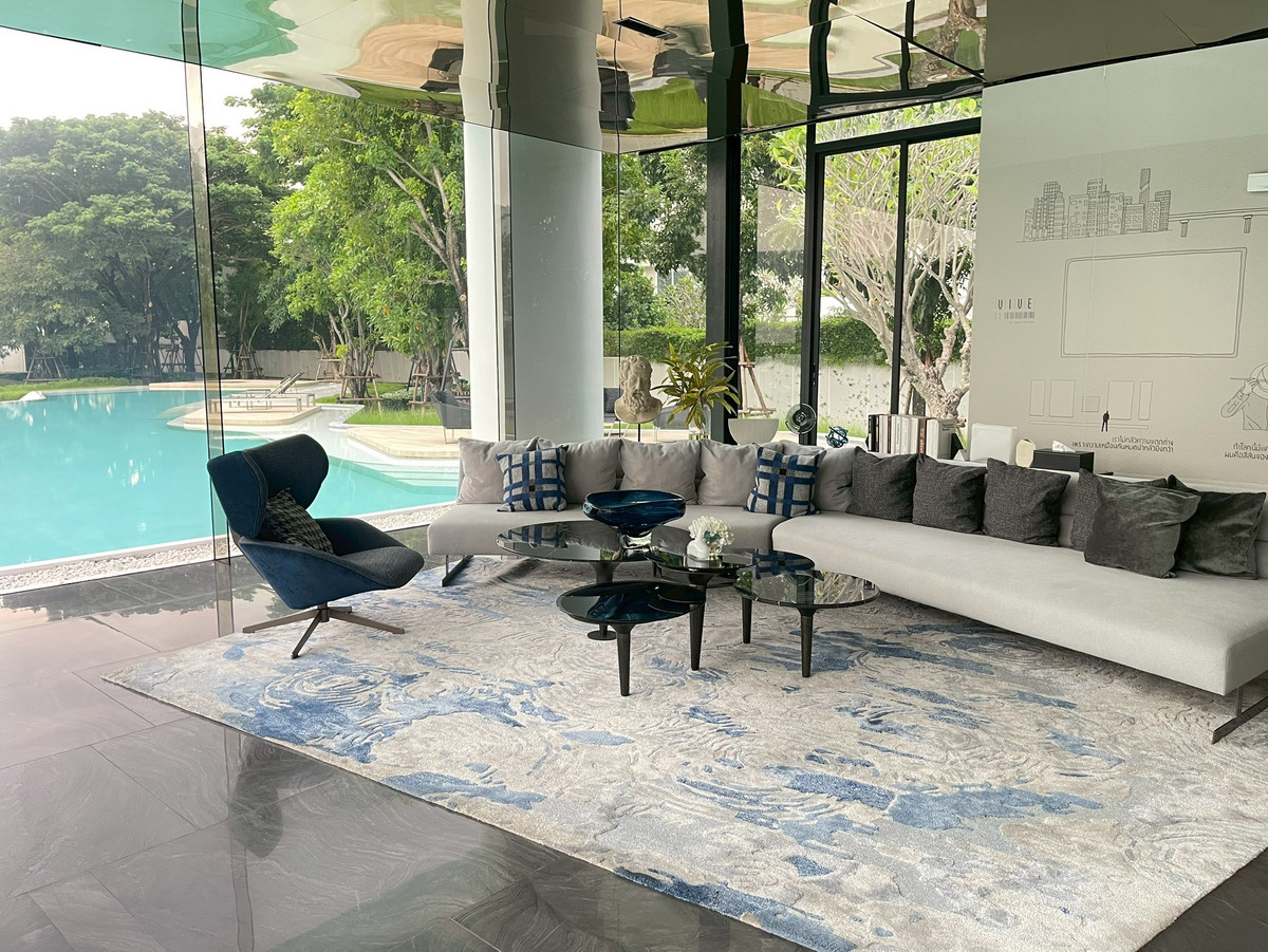 For SaleHouseBangna, Bearing, Lasalle : ✨Super luxury modern minimal-style detached house for sale at Vive Bangna. It features 4 bedrooms with a spacious area of 354 sq.m., uniquely characterized by its all-white design throughout the house.