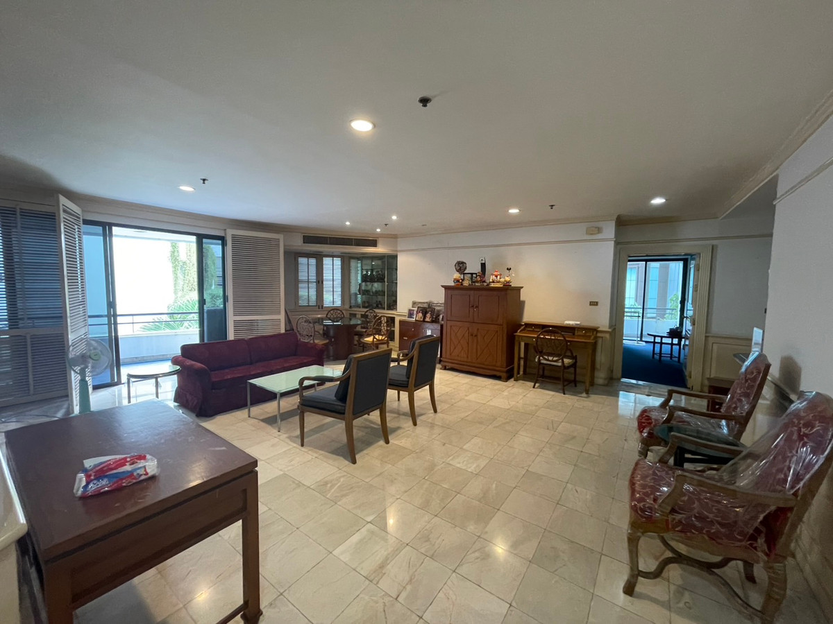 For SaleCondoKhlongtoei, Kluaynamthai : Moon Tower Condominium / Spacious unit near BTS Thong Lo, best price in the project. / 2 Bed 142 sq.m.Tel 0937890899