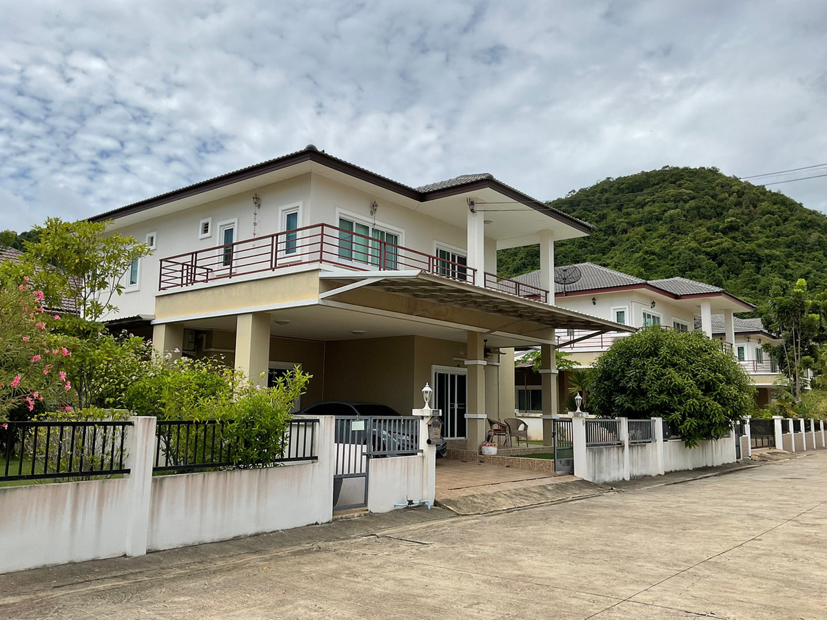 ขายบ้านพัทยา บางแสน ชลบุรี สัตหีบ : 84310 - ขายหมู่บ้านมิรันดา สัตหีบ เดินทางสะดวกสบาย ติดถนนสาย 332ใกล้ทะเลและแหล่งท่องเที่ยว