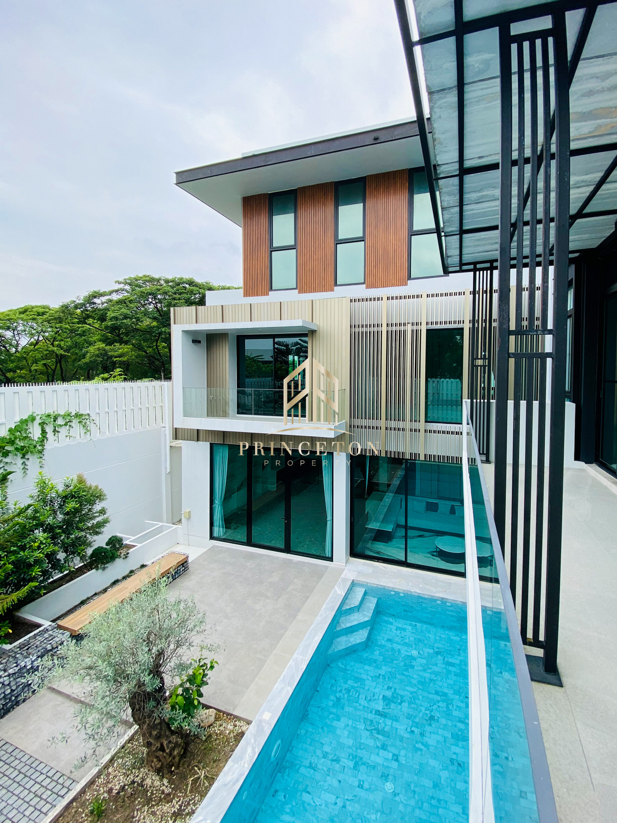 HousePattanakan, Srinakarin : Nantawan Rama 9 - Srinakarin 📞092-4252445