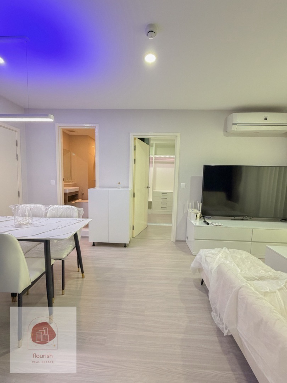 ให้เช่าคอนโดพระราม 9 เพชรบุรีตัดใหม่ RCA : 🔥 ให้เช่าคอนโด แอสปาย อโศก–รัชดา (ต่อรองราคาได้) ห้องมุม ตกแต่งใหม่ พร้อมอยู่ ใกล้ MRT พระราม 9 มีรถรับ-ส่งรถไฟฟ้า 