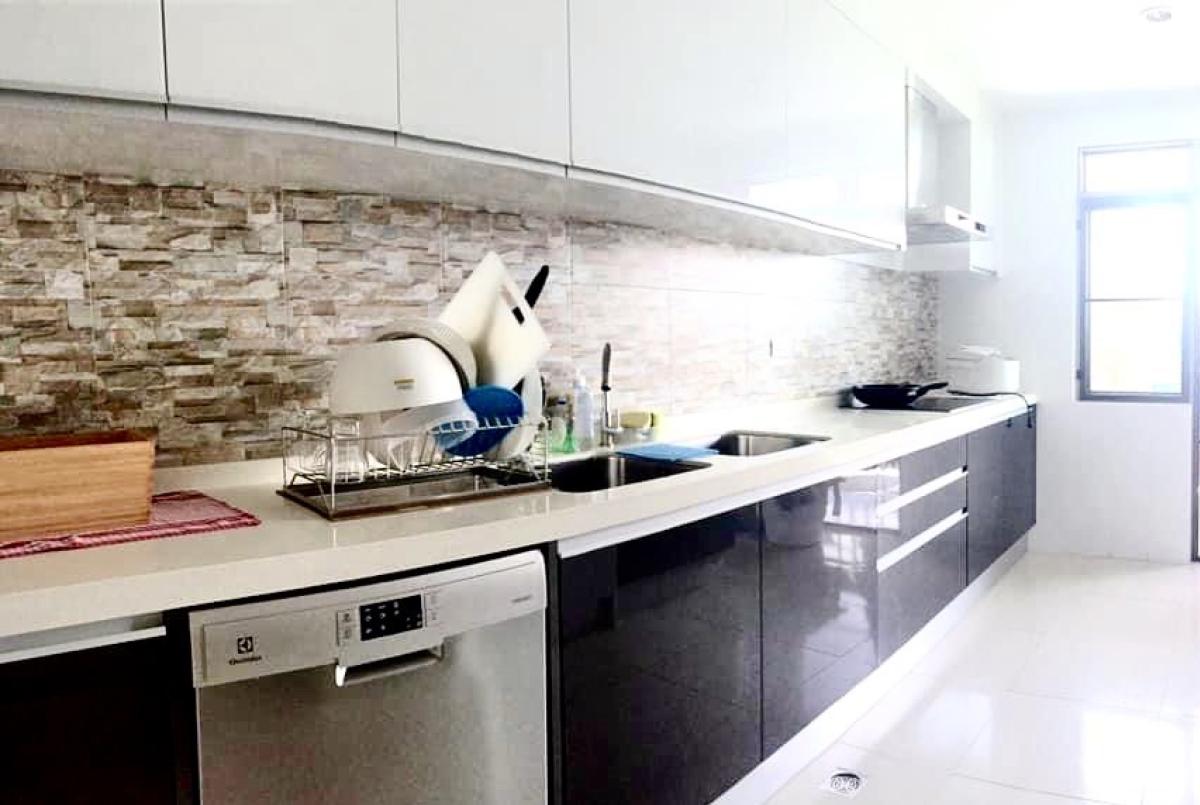 For SaleCondoSukhumvit, Asoke, Thonglor : Royal Castle Sukhumvit / Spacious unit in the heart of Phrom Phong. / 3 Bed 164 sq.m.Tel 0937890899