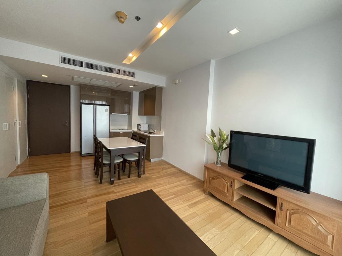 For SaleCondoSukhumvit, Asoke, Thonglor : Siri At Sukhumvit / High-floor unit with an open view, directly connected to BTS Thong Lo. / 2 Bed 69 sq.m.Tel 0937890899