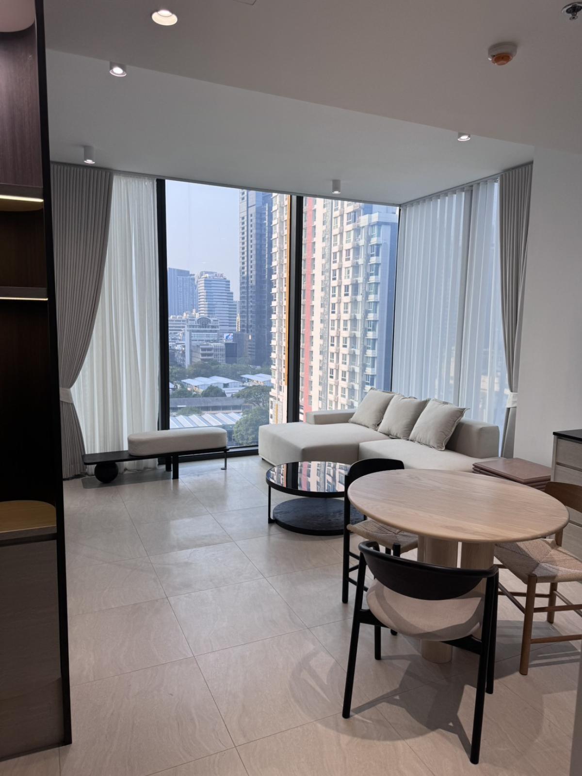 ขายคอนโดสาทร นราธิวาส : Tait 12 / คอนโด Pet Friendly Luxury ใกล้ BTS เซนต์หลุยส์ ห้องรีโนเวทใหม่ไม่เคยปล่อยเช่า / 1 ห้องนอน 52 ตร.ม.โทร 0937890899