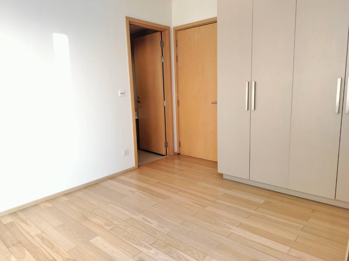 For SaleCondoSukhumvit, Asoke, Thonglor : Siri At Sukhumvit / Spacious unit with an open view, directly connected to BTS Thong Lo with a Skywalk leading to the project entrance. / 3 Bed 100 sq.m.Tel 0937890899