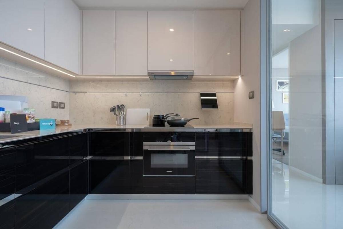 For SaleCondoSathorn, Narathiwat : The Bangkok Sathorn / High-floor unit with an open view, near BTS Surasak. / 2 Bed 130 sq.m.Tel 0937890899