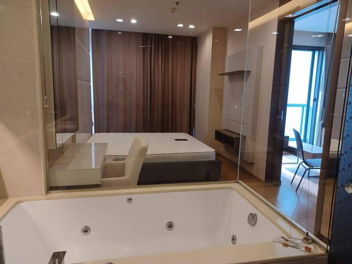 For SaleCondoSathorn, Narathiwat : The Address Sathorn 12 / Condo in a prime location near BTS Surasak. / 1 Bed 46 sq.m.Tel 0937890899
